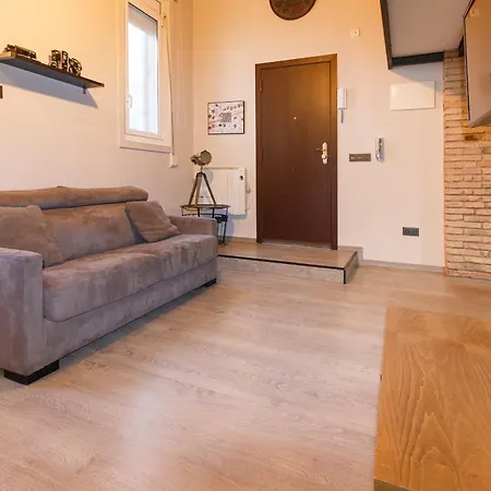 Cozy Equipped Duplex In Poblenou Ideal For 4 Guests And Close To Public Transport Appartamento